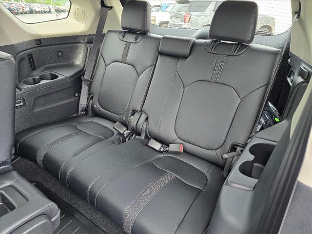 new 2025 Honda Pilot car, priced at $49,405