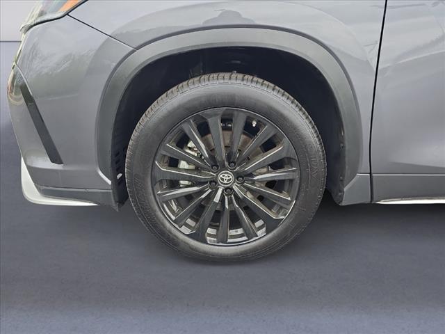 used 2024 Toyota Highlander car, priced at $41,892