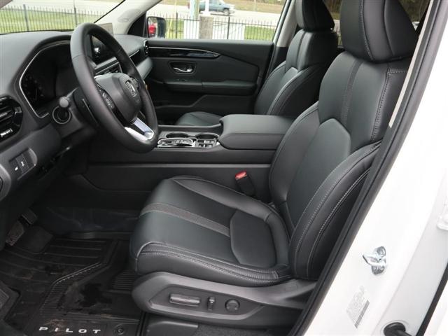 new 2025 Honda Pilot car, priced at $49,559