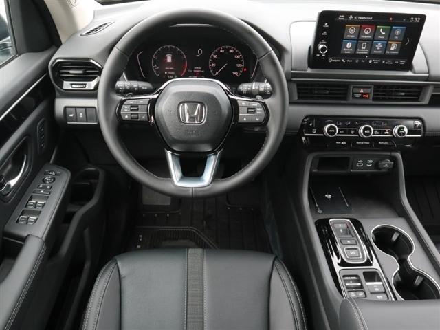 new 2025 Honda Pilot car, priced at $49,559