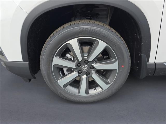 new 2025 Honda Pilot car, priced at $49,359