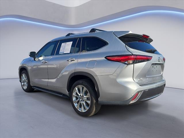 used 2020 Toyota Highlander car, priced at $28,789