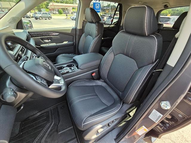 new 2025 Honda Pilot car, priced at $54,530