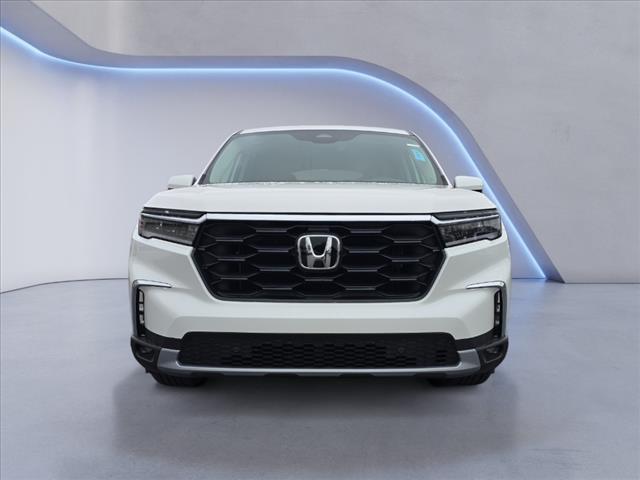 new 2025 Honda Pilot car, priced at $49,650