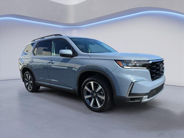 new 2025 Honda Pilot car, priced at $50,990