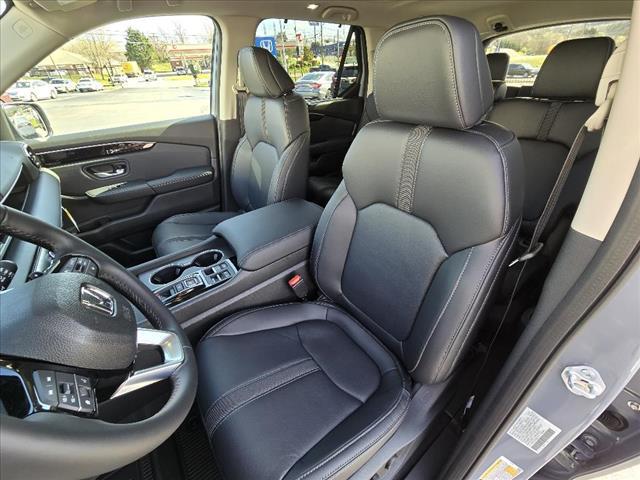 new 2025 Honda Pilot car, priced at $50,990