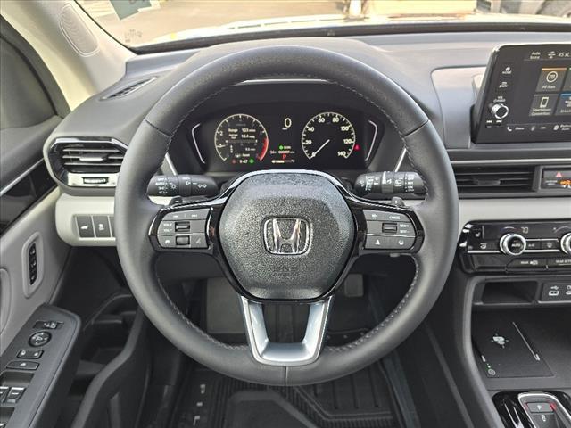 new 2025 Honda Pilot car, priced at $44,950