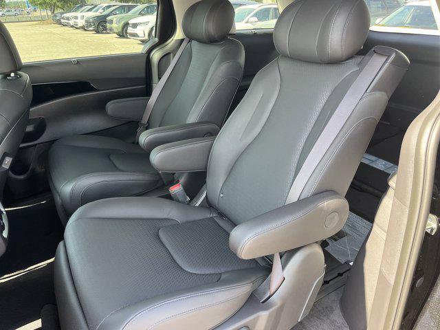 new 2026 Kia Carnival Hybrid car, priced at $55,285