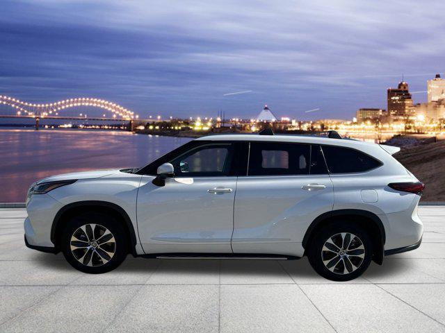 used 2021 Toyota Highlander car, priced at $29,164