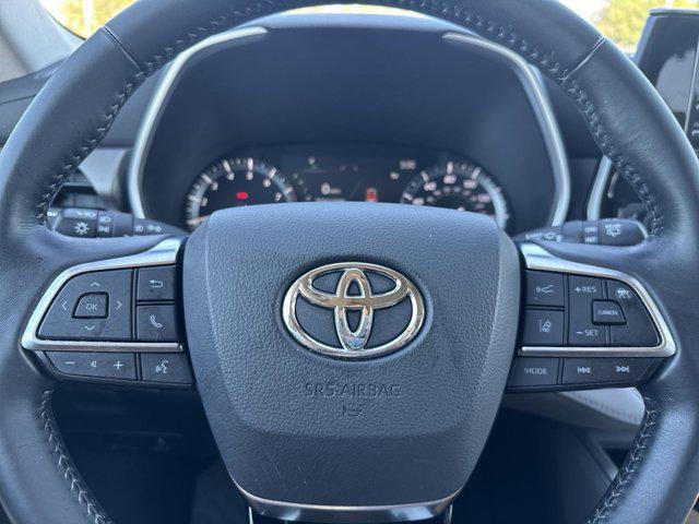 used 2021 Toyota Highlander car, priced at $29,164