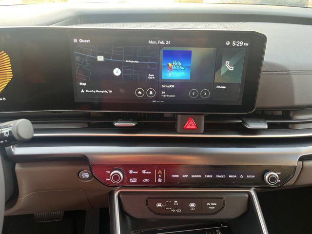 new 2025 Kia Carnival car, priced at $38,754