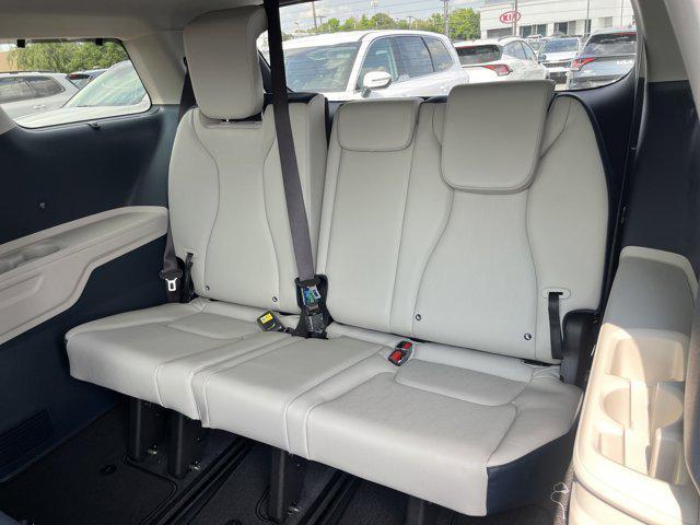 new 2025 Kia Carnival Hybrid car, priced at $49,250