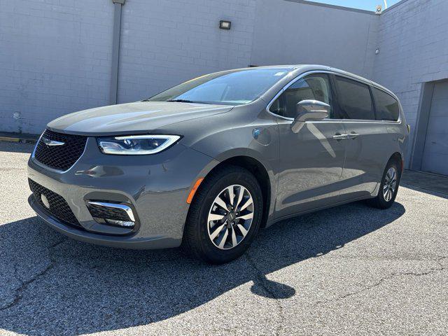 used 2022 Chrysler Pacifica Hybrid car, priced at $24,560