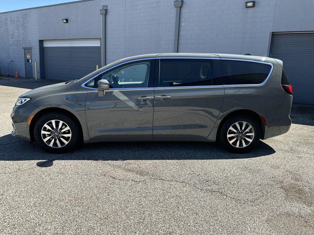 used 2022 Chrysler Pacifica Hybrid car, priced at $23,965