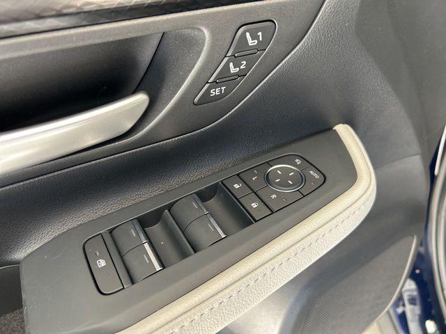 new 2026 Toyota Highlander Hybrid car, priced at $65,386