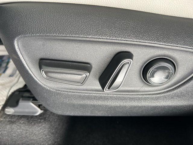 new 2026 Toyota Highlander Hybrid car, priced at $65,386