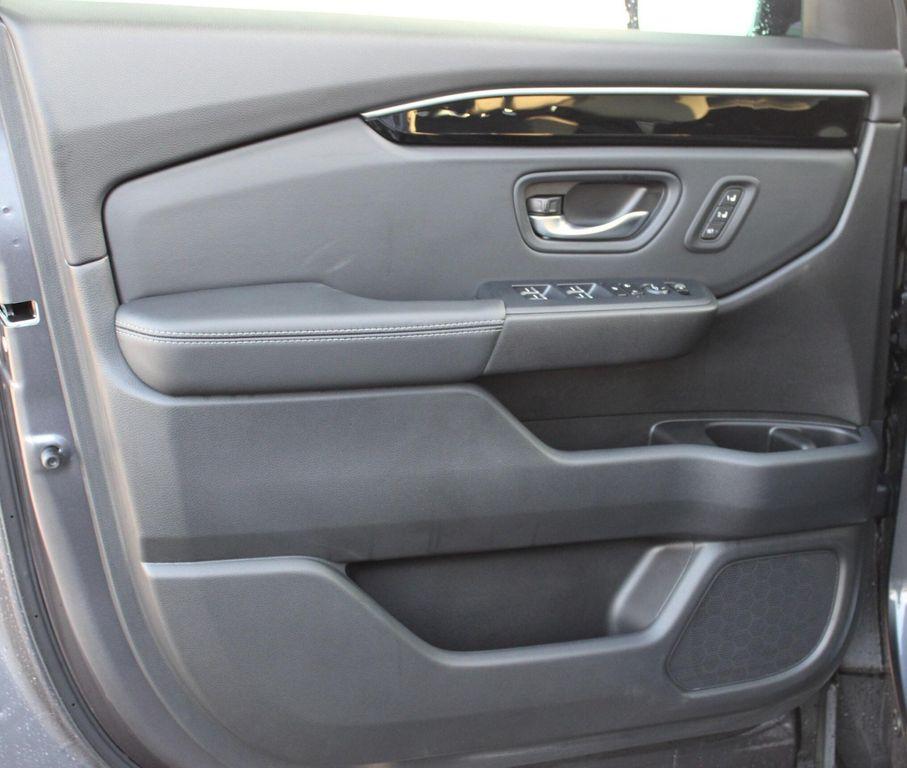 used 2025 Honda Pilot car, priced at $47,877
