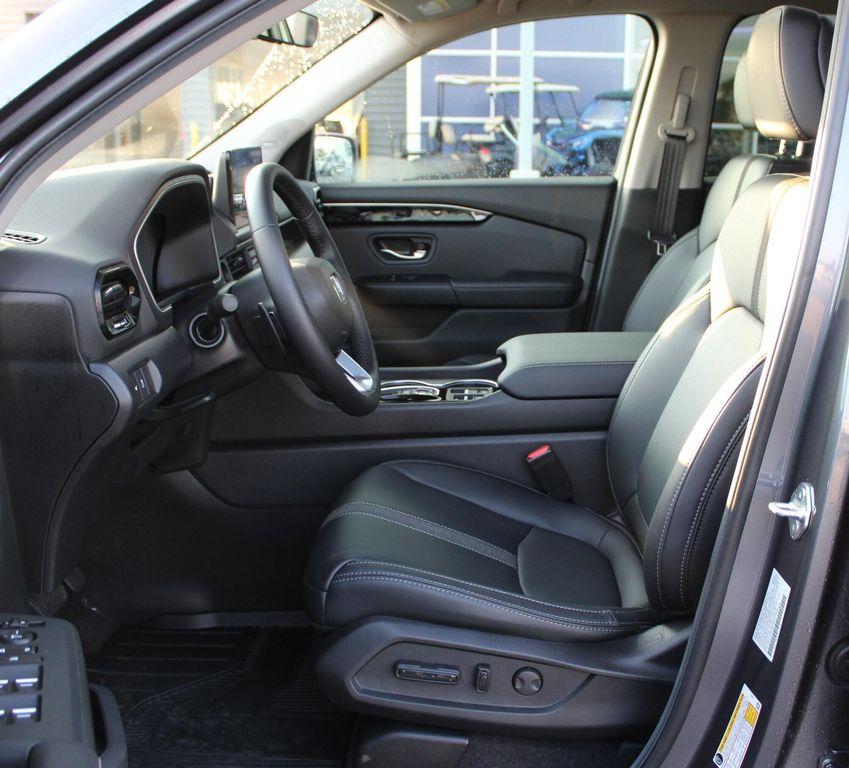 used 2025 Honda Pilot car, priced at $47,877
