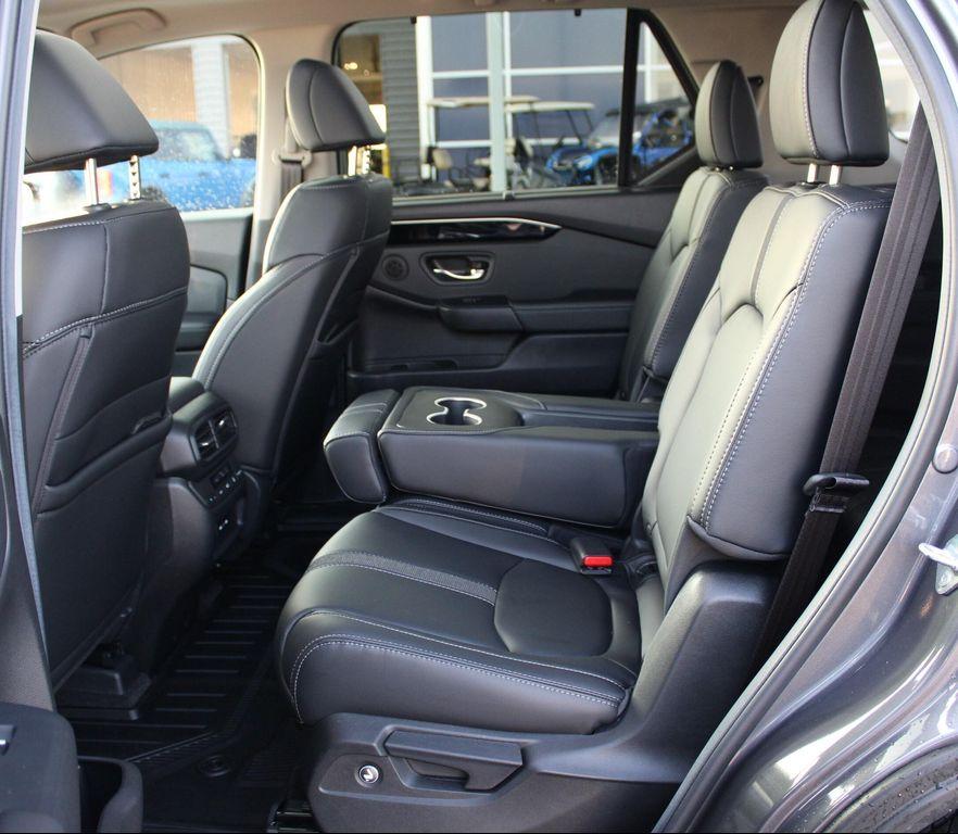 used 2025 Honda Pilot car, priced at $47,877