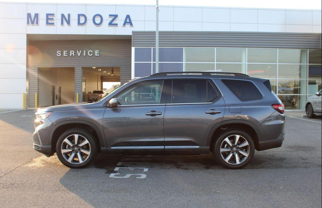 used 2025 Honda Pilot car, priced at $47,877