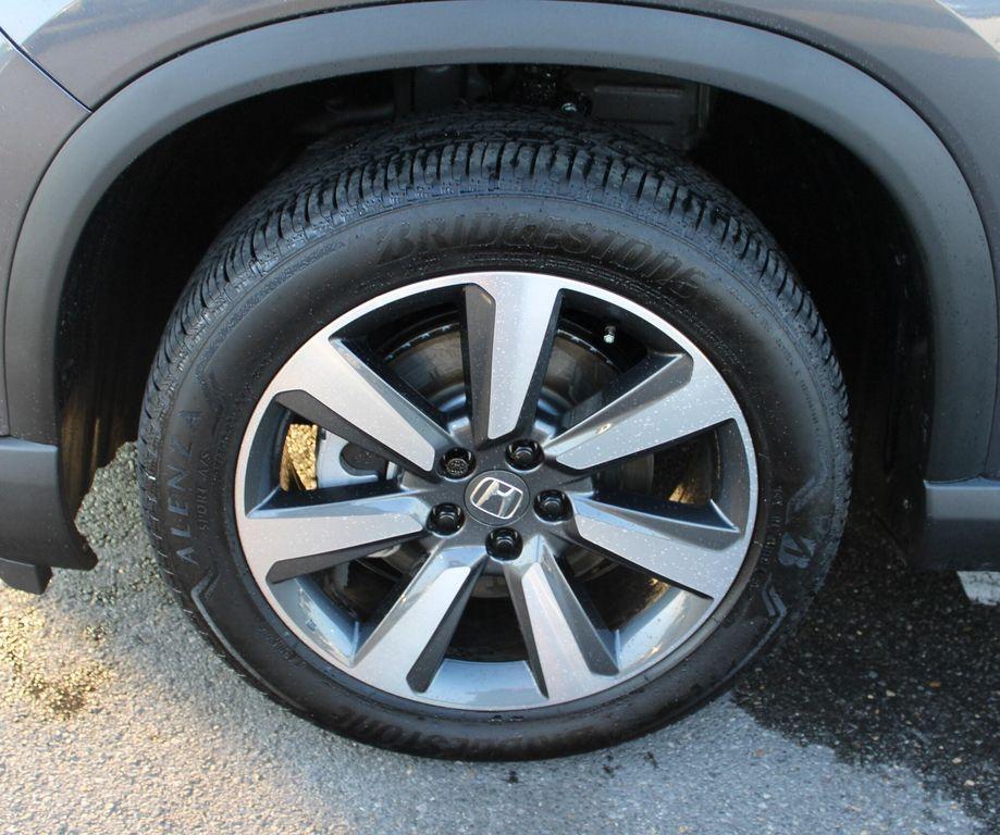 used 2025 Honda Pilot car, priced at $47,877