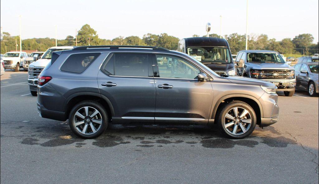 used 2025 Honda Pilot car, priced at $47,877