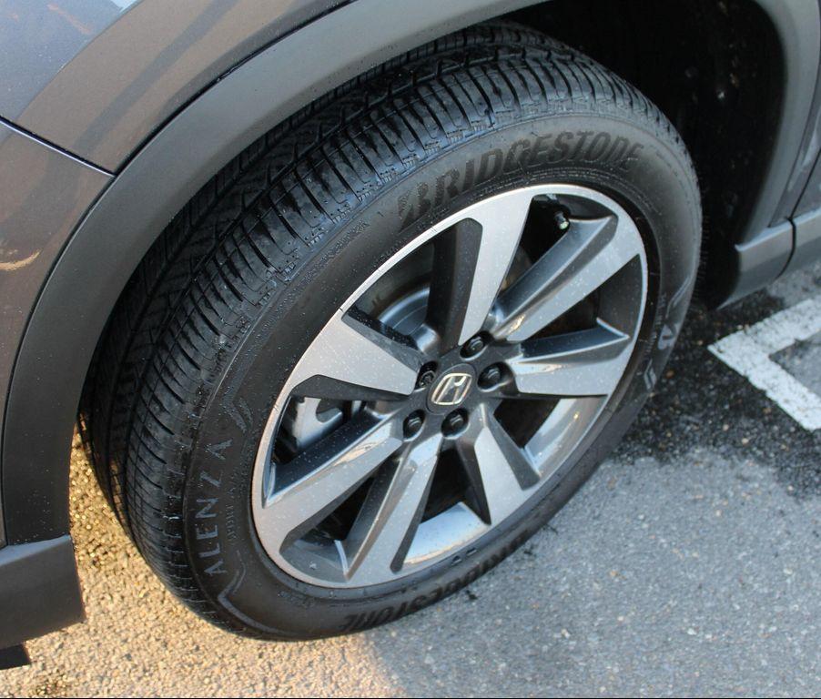 used 2025 Honda Pilot car, priced at $47,877
