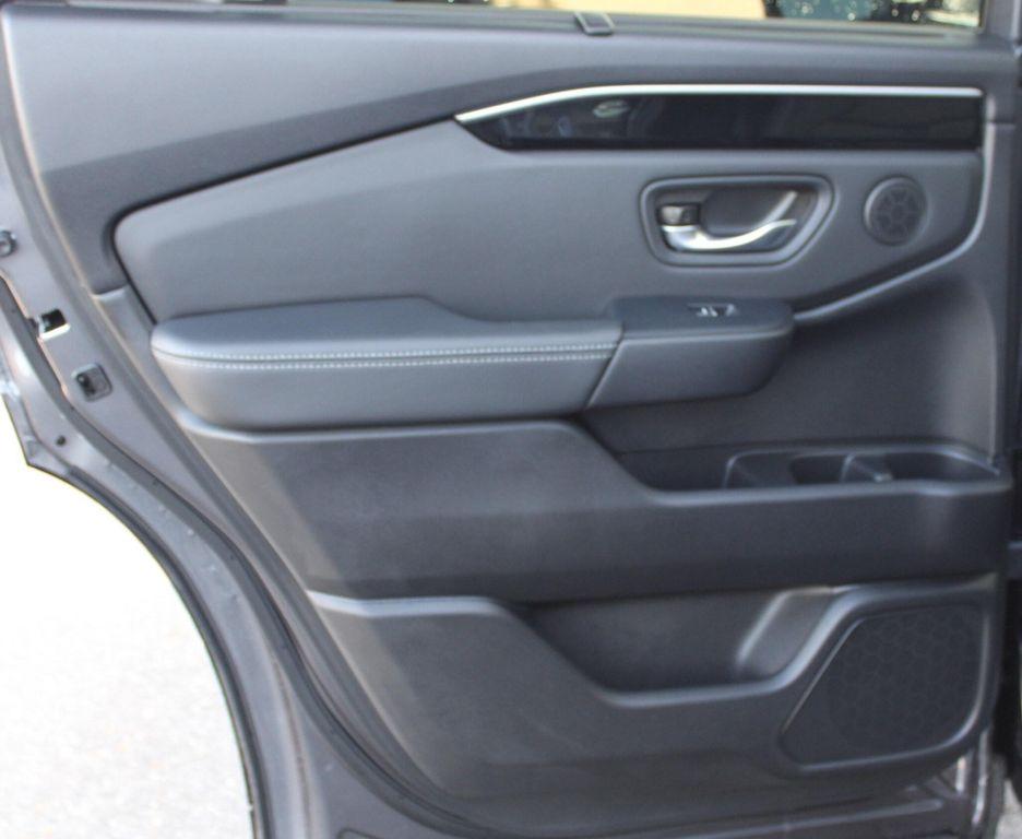 used 2025 Honda Pilot car, priced at $47,877