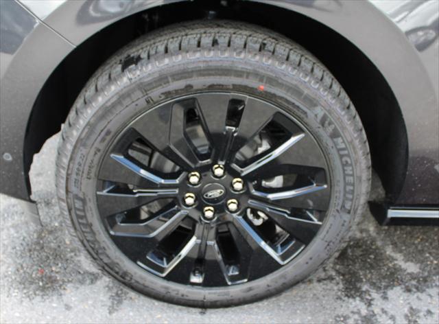 new 2025 Ford Expedition car, priced at $80,985