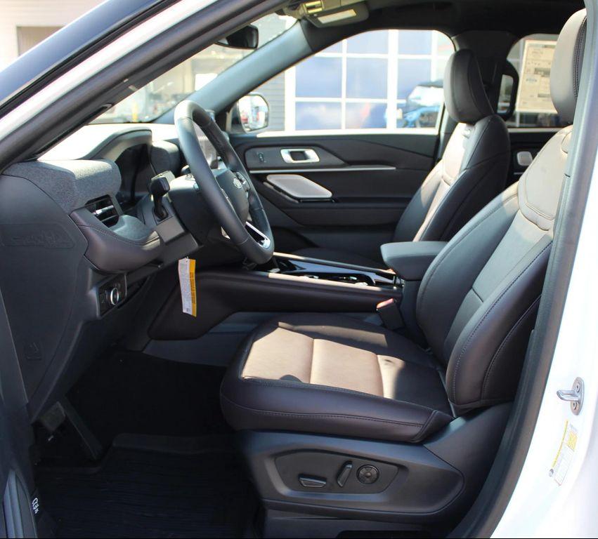 new 2025 Ford Explorer car, priced at $55,545