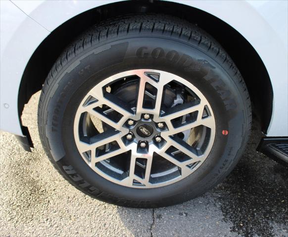 new 2025 Ford Expedition car, priced at $68,210