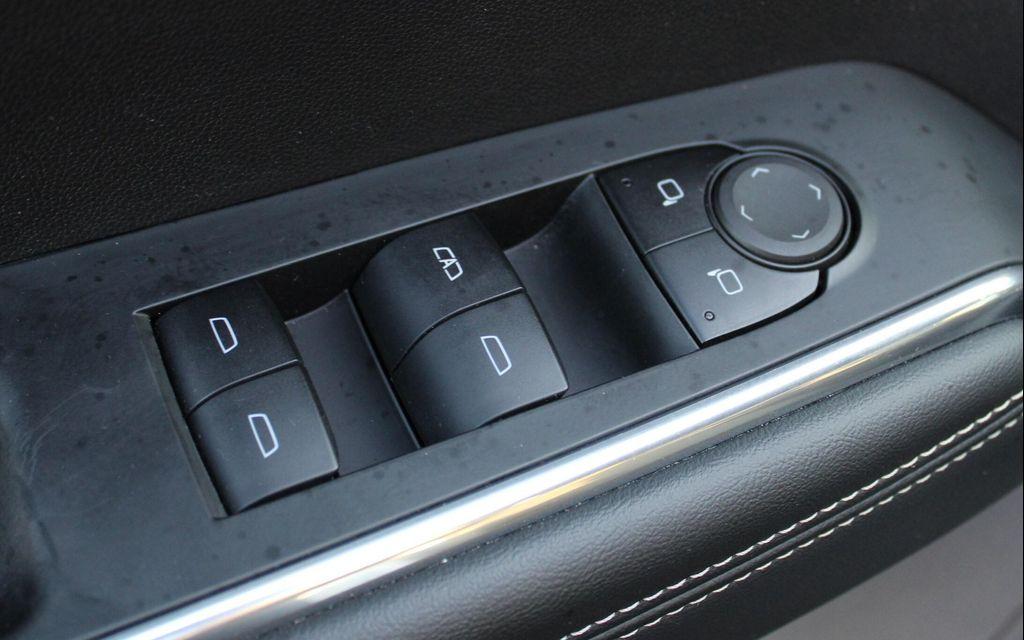 used 2025 GMC Acadia car, priced at $37,877
