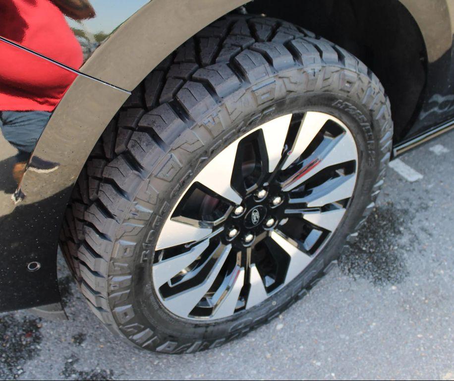 new 2025 Ford Expedition car, priced at $80,910