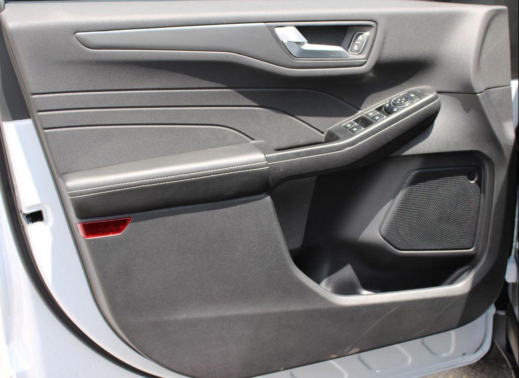 new 2025 Ford Escape PHEV car, priced at $39,550
