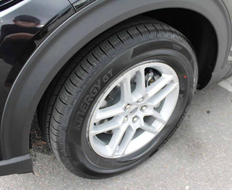 new 2025 Ford Explorer car, priced at $40,245
