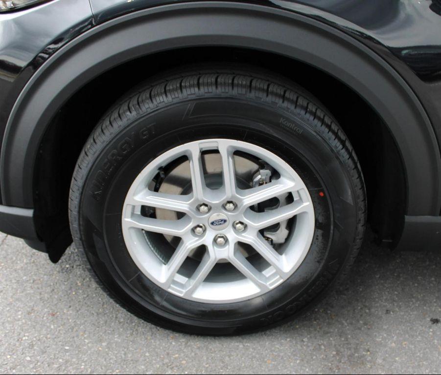 new 2025 Ford Explorer car, priced at $40,245