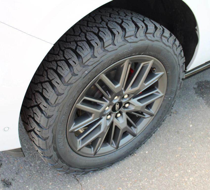 new 2025 Ford Expedition car, priced at $85,725