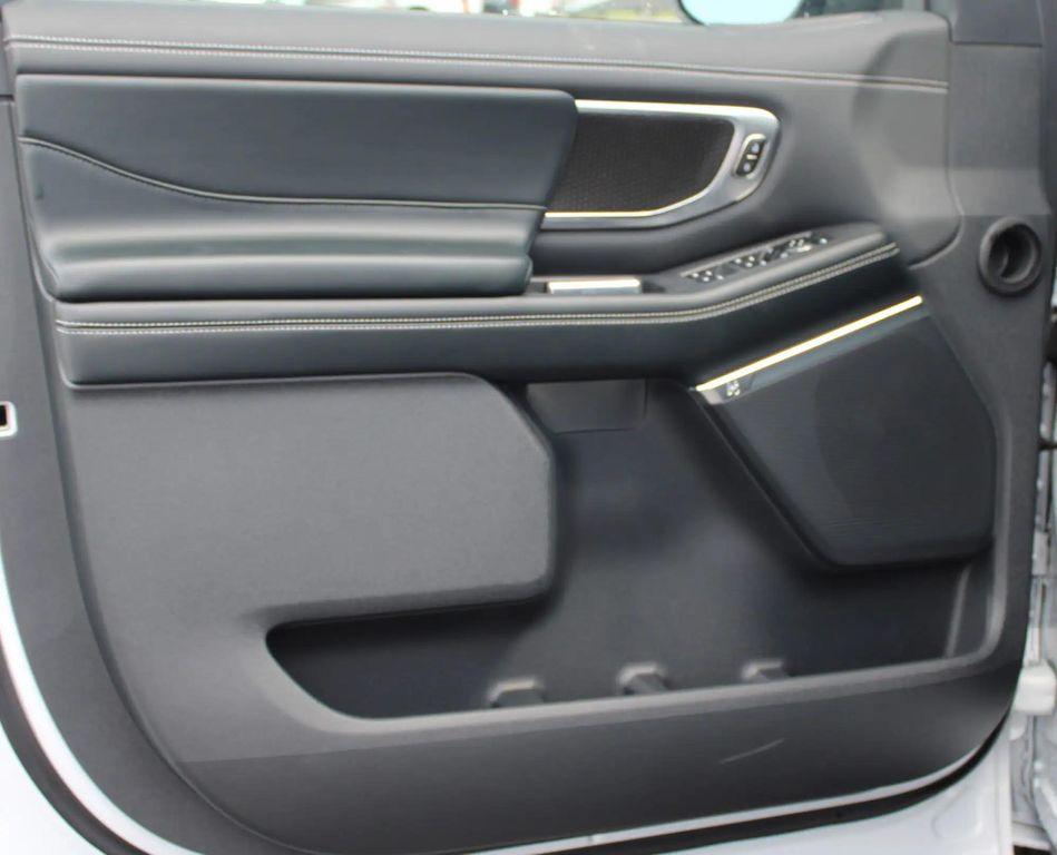 new 2025 Ford Expedition car, priced at $85,725