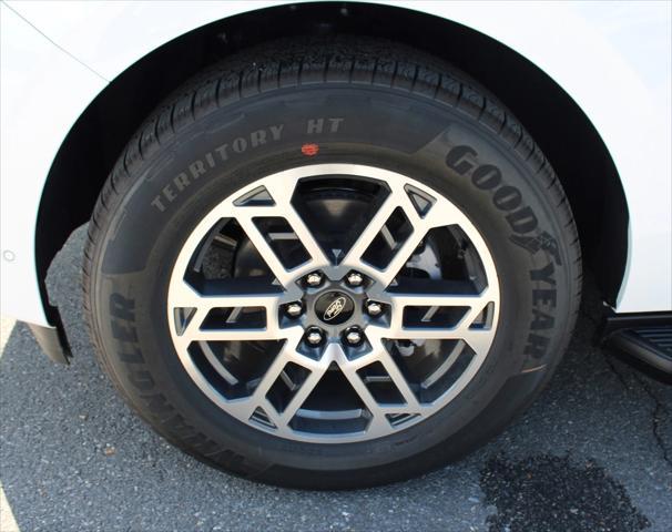 new 2025 Ford Expedition car, priced at $67,205