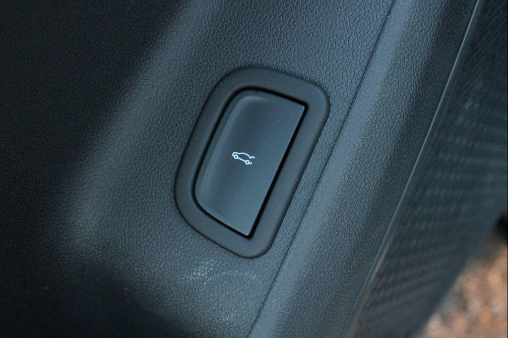 used 2025 Chevrolet Traverse car, priced at $38,877