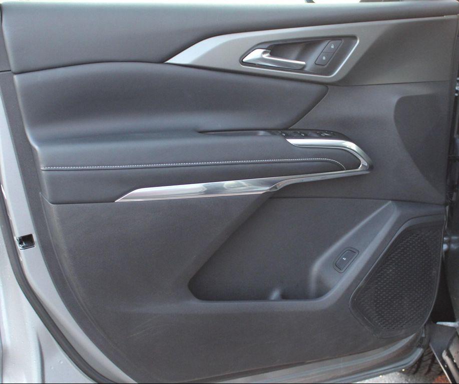 used 2025 Chevrolet Traverse car, priced at $38,877