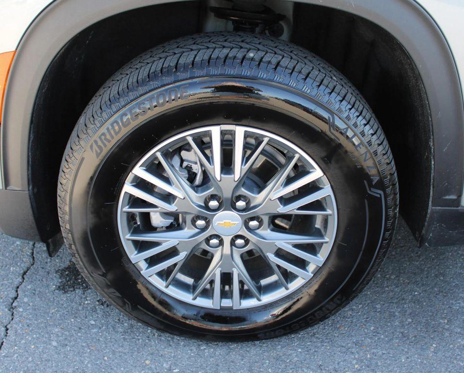 used 2025 Chevrolet Traverse car