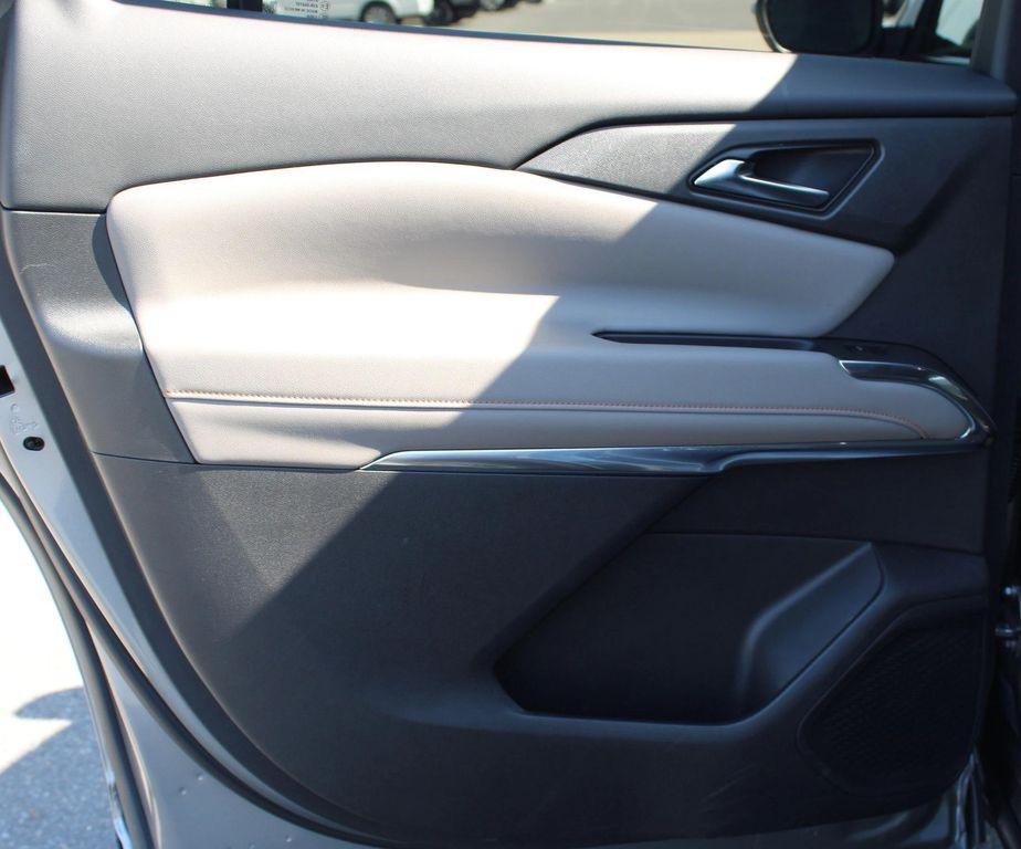 used 2025 Chevrolet Traverse car