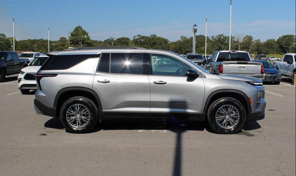 used 2025 Chevrolet Traverse car