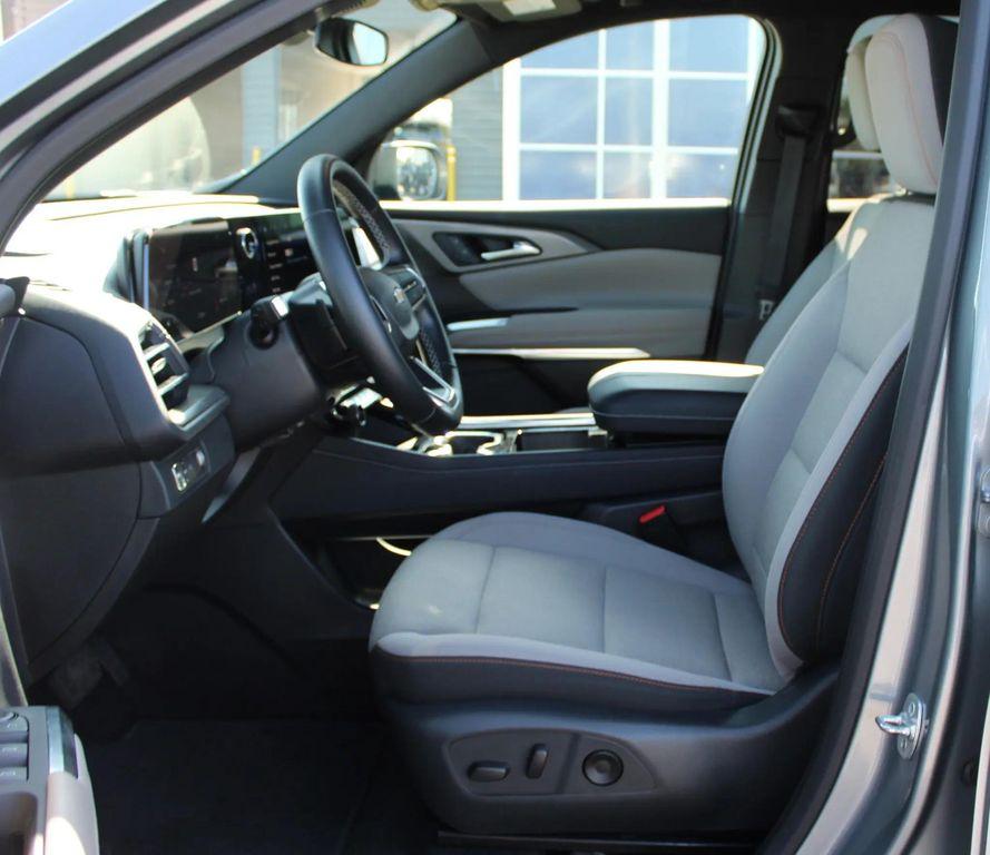 used 2025 Chevrolet Traverse car