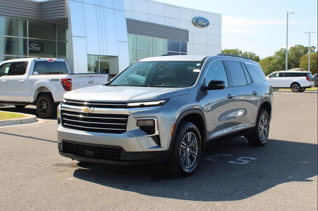 used 2025 Chevrolet Traverse car