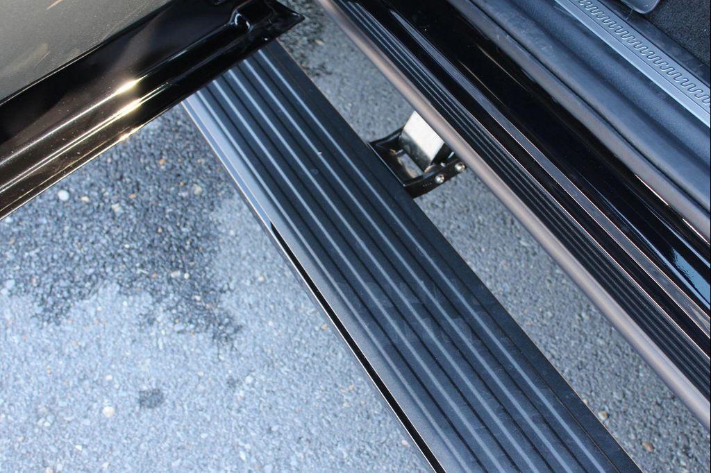 new 2025 Ford Expedition car, priced at $87,115