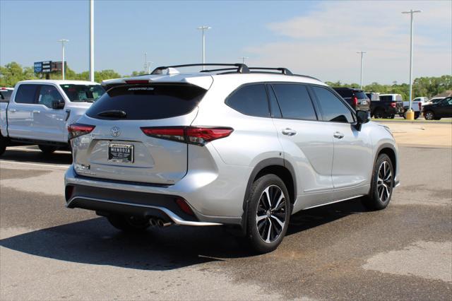 used 2022 Toyota Highlander car, priced at $38,777