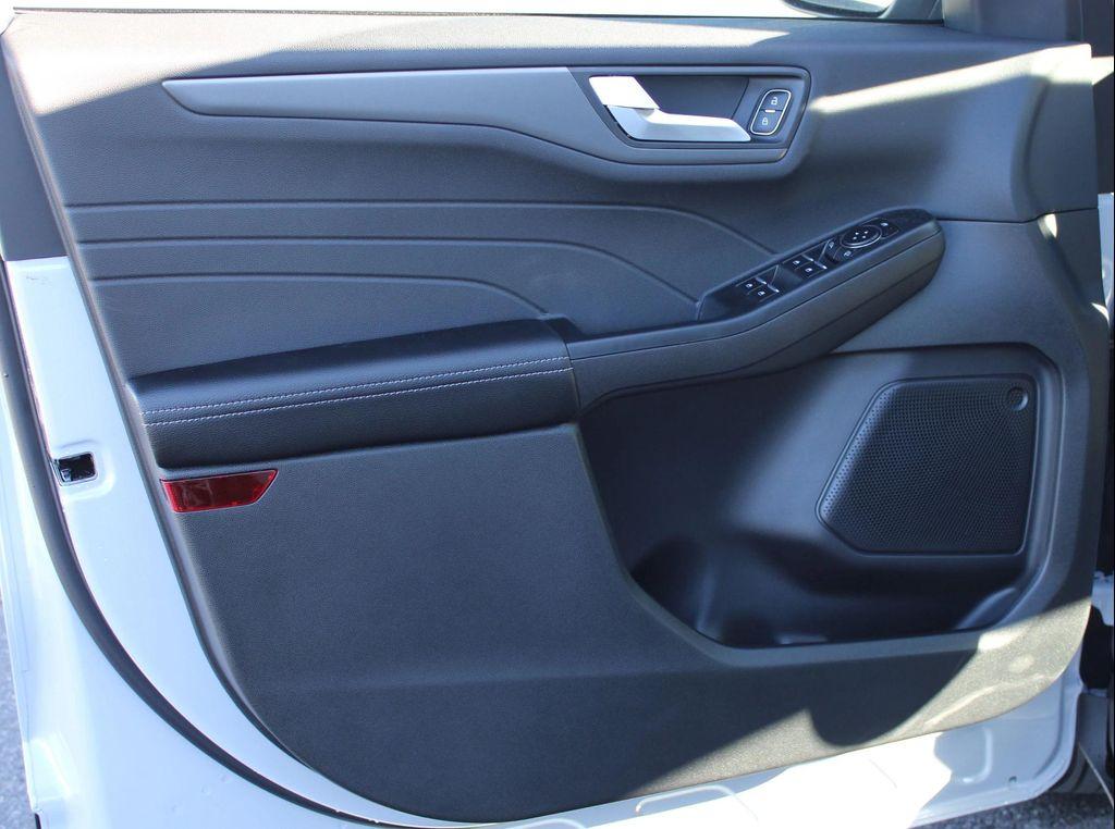new 2025 Ford Escape PHEV car, priced at $32,055