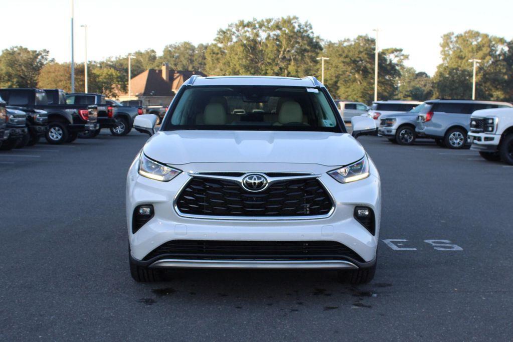 used 2023 Toyota Highlander car, priced at $43,977